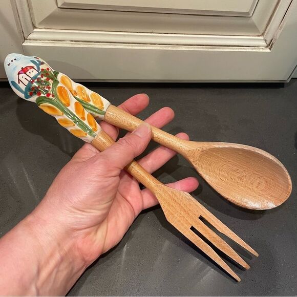 Salad servers with village scene - Picture 7 of 8